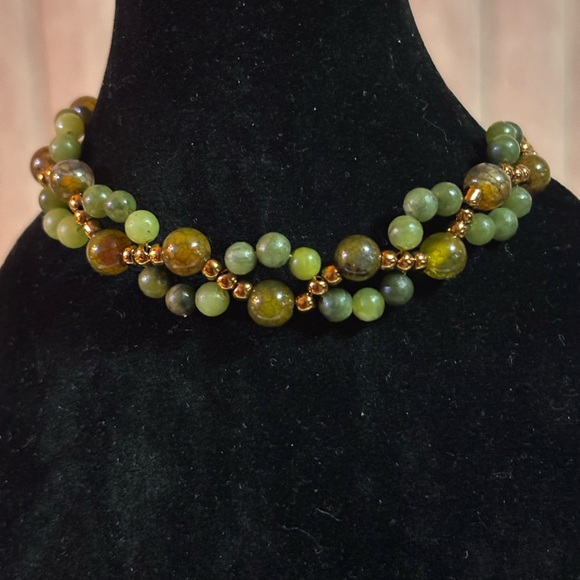 Gina’s Beadiful Accessories Jewelry - Green jade & reddish brown agate bracelet with gold tone accent beads 7.5 inches